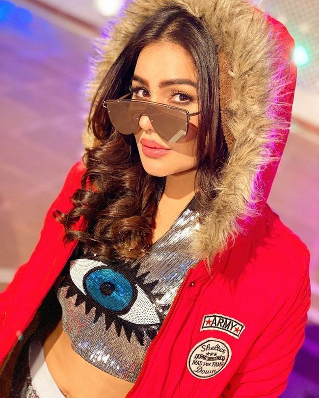 Kangna Sharma Instagram Pictures